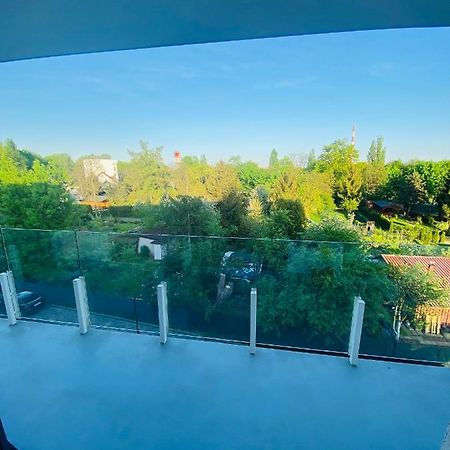 Luxury White Apartment In Park Lotnikow 克拉科夫 外观 照片