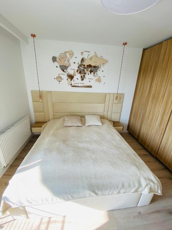 Luxury White Apartment In Park Lotnikow 克拉科夫 外观 照片