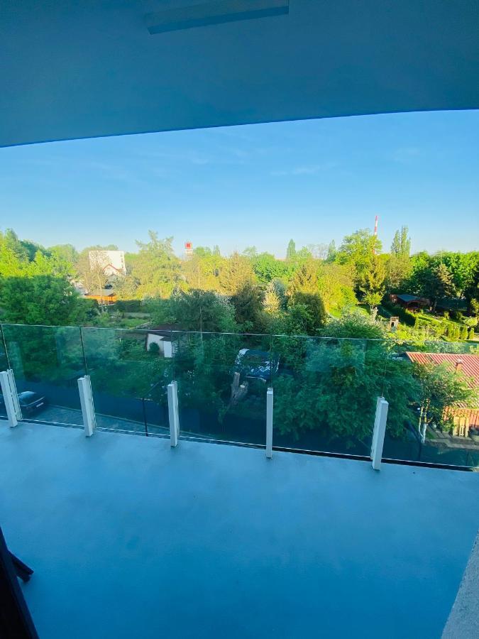 Luxury White Apartment In Park Lotnikow 克拉科夫 外观 照片