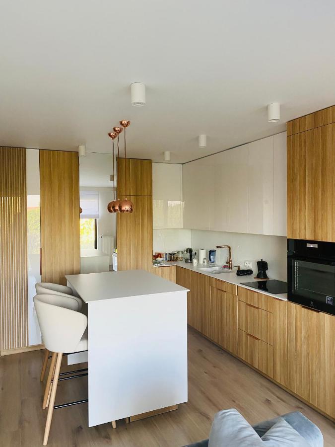 Luxury White Apartment In Park Lotnikow 克拉科夫 外观 照片