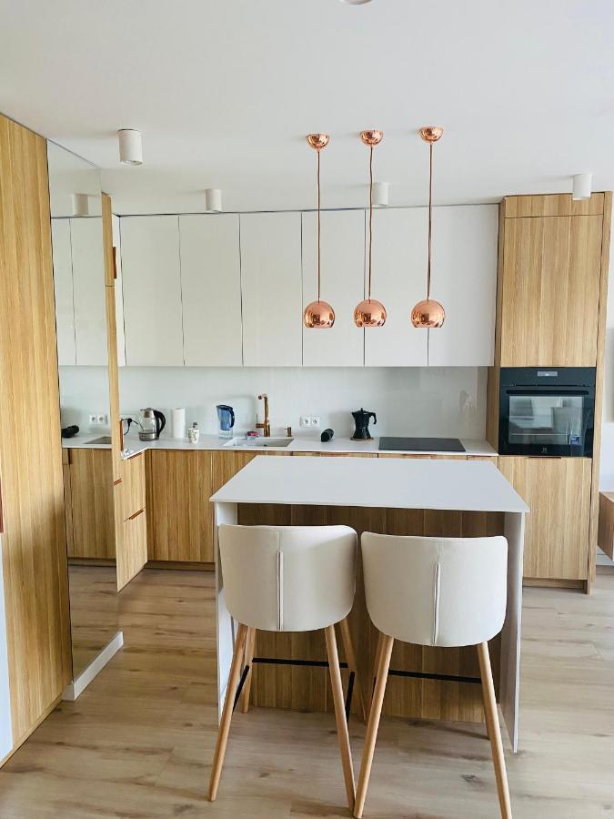 Luxury White Apartment In Park Lotnikow 克拉科夫 外观 照片